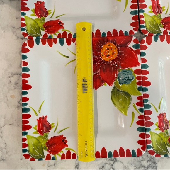 Set of 4 11” Laurie Gates melamine dinner plates in red floral - Picture 3 of 8